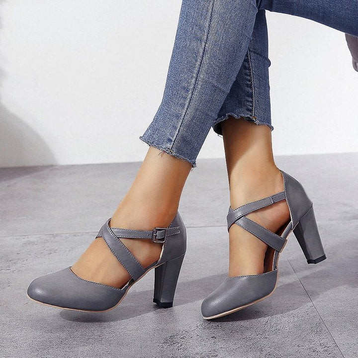 Damen Pumps mit dekorativem Riemendesign und komfortablem Blockabsatz – Lioré