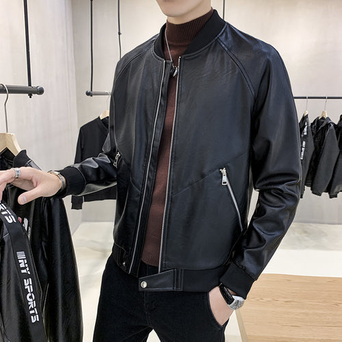 Herren Slim-Fit Kunstleder-Bomberjacke mit asymmetrischer Nahtführung, diagonalem Reißverschlusstaschen-Detail und Rippabschluss Echoarchiv
