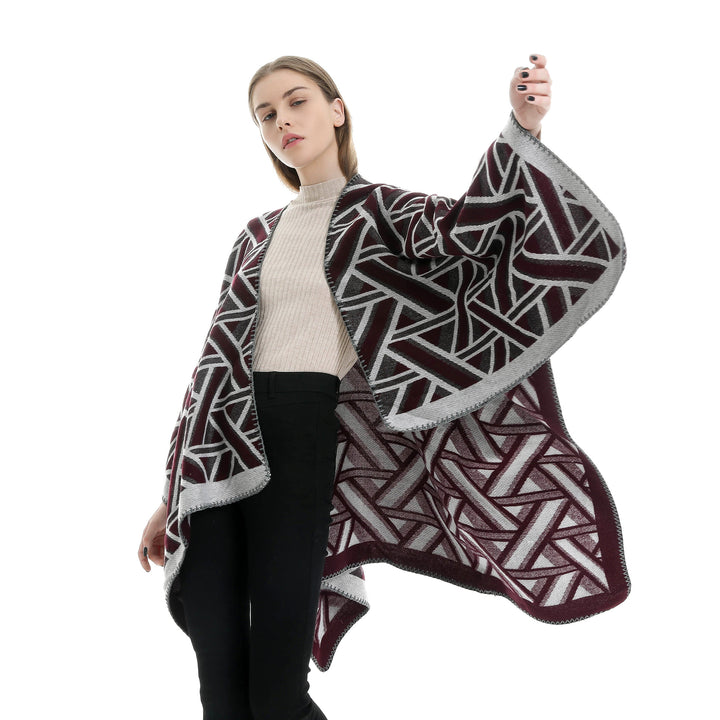 Damen Oversize-Ruana mit geometrischem Jacquard und Ziernaht – Avérine