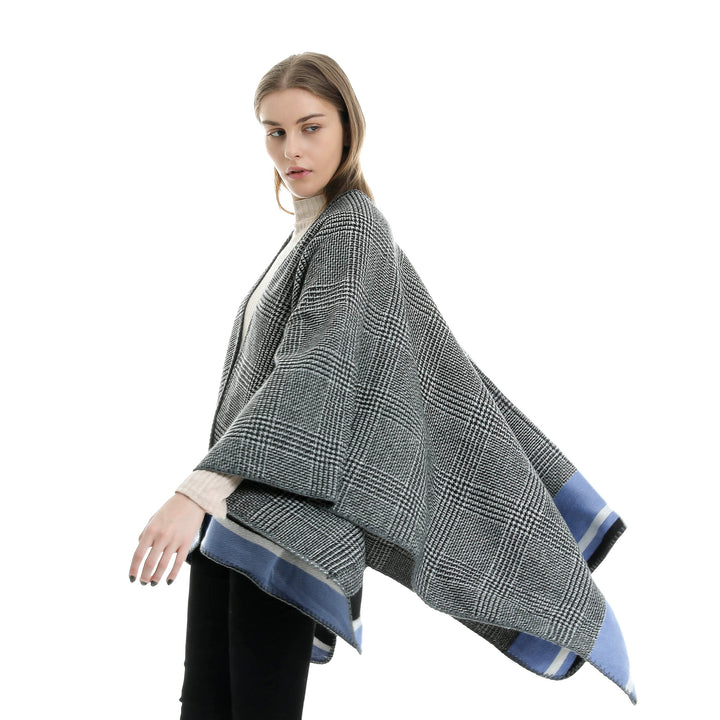 Damen Oversize-Ruana aus Wollmix mit Karojacquard und farbigem Streifenrand – Avérine
