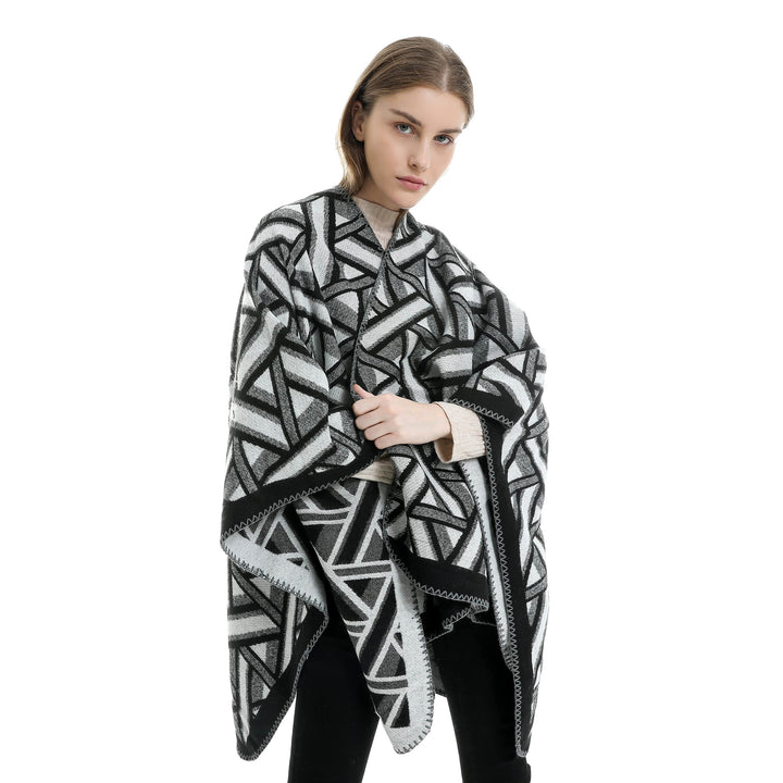 Damen Oversize-Ruana mit geometrischem Jacquard und Ziernaht – Avérine