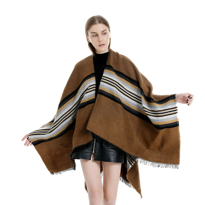Damen Lässiger Ruana-Poncho aus Wollmix mit asymmetrischem Zipfel und feinem Streifenjacquard – Célinea