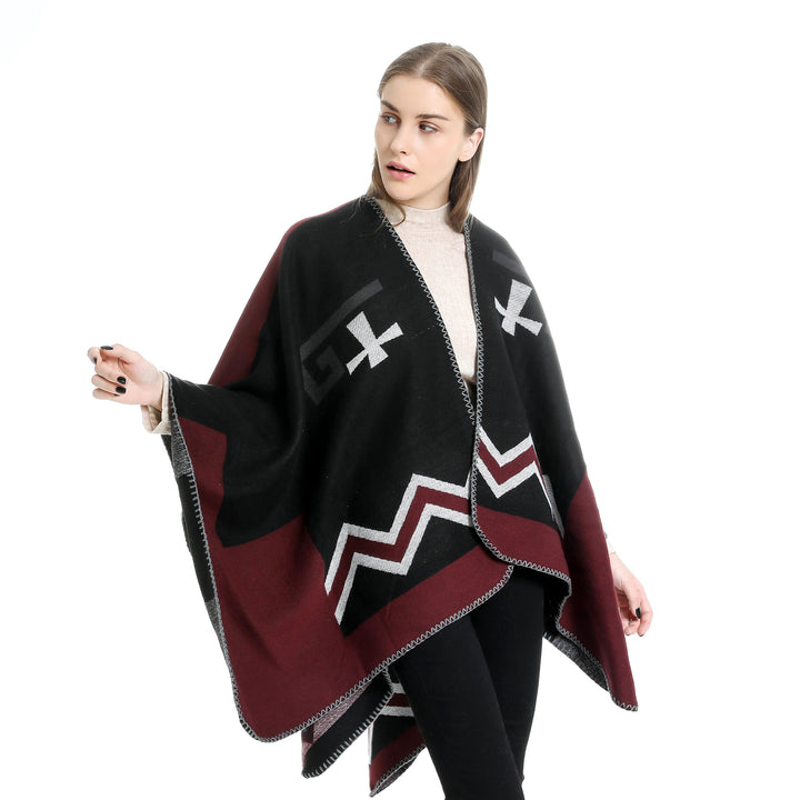 Damen Geometrischer Jacquard‑Ruana‑Überwurf mit V‑Ausschnitt und Zierstichkante – Célinea