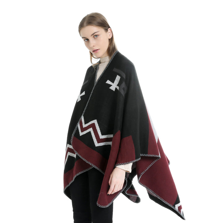 Damen Geometrischer Jacquard‑Ruana‑Überwurf mit V‑Ausschnitt und Zierstichkante – Célinea