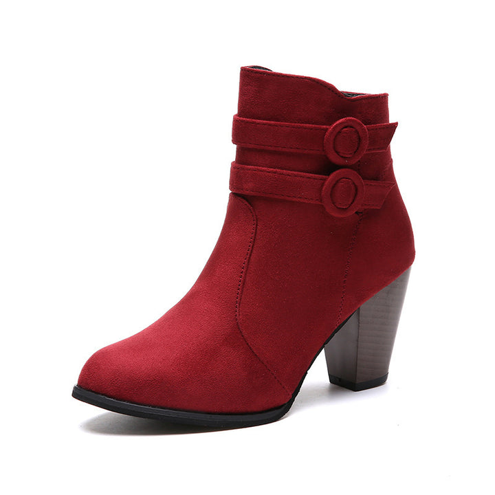 Damen nan elegante Kurzstiefelette in Veloursoptik mit doppelt umlaufendem Zierriemen und konisch gestapeltem Absatz Echo Archiv