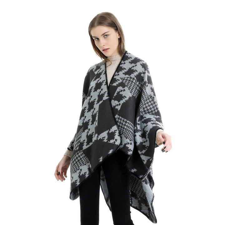 Damen Cape‑Poncho im Ruana‑Schnitt mit dekorativer Kettelkante und zweifarbiger Jacquardstruktur – Montévia