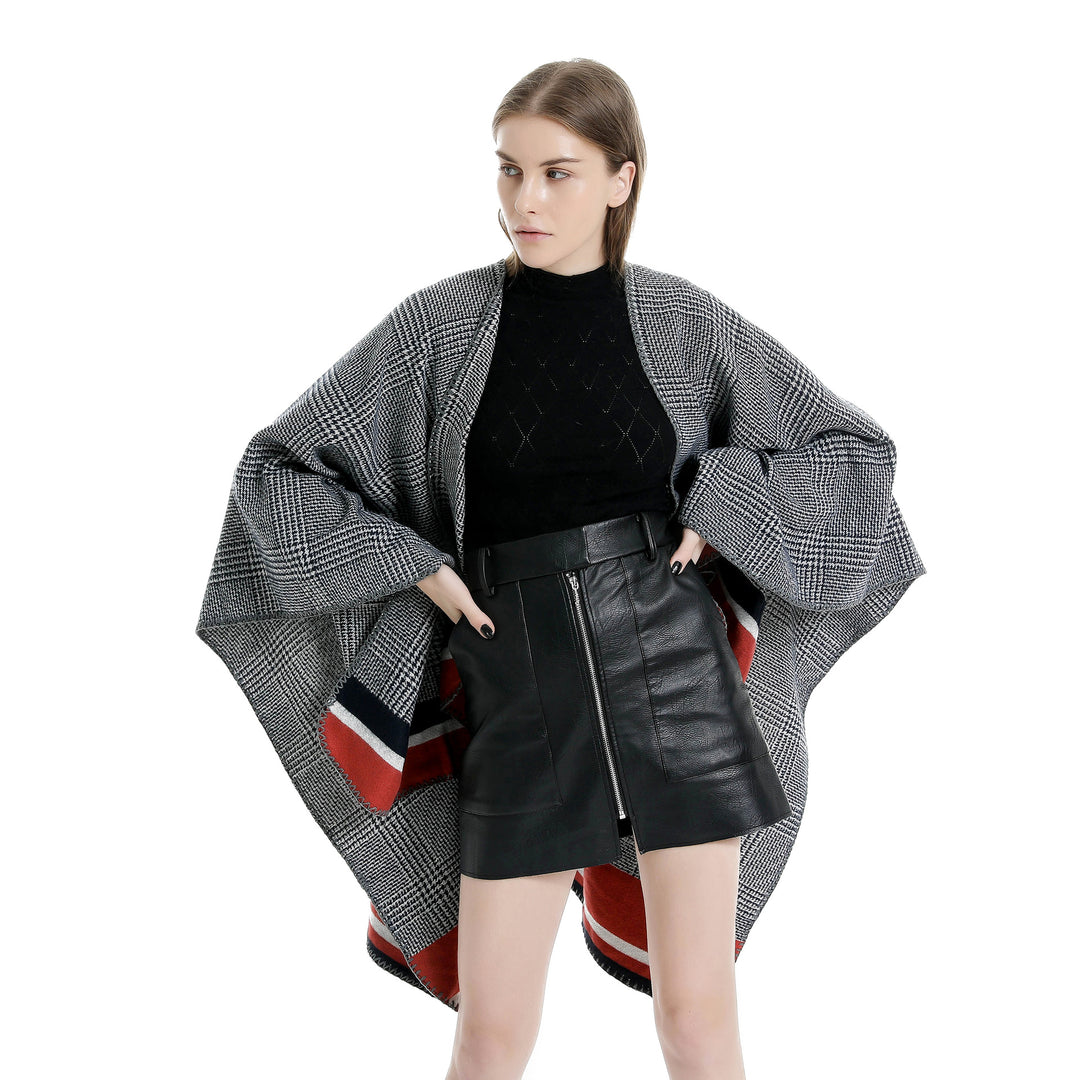 Damen Oversize-Ruana aus Wollmix mit Karojacquard und farbigem Streifenrand – Avérine