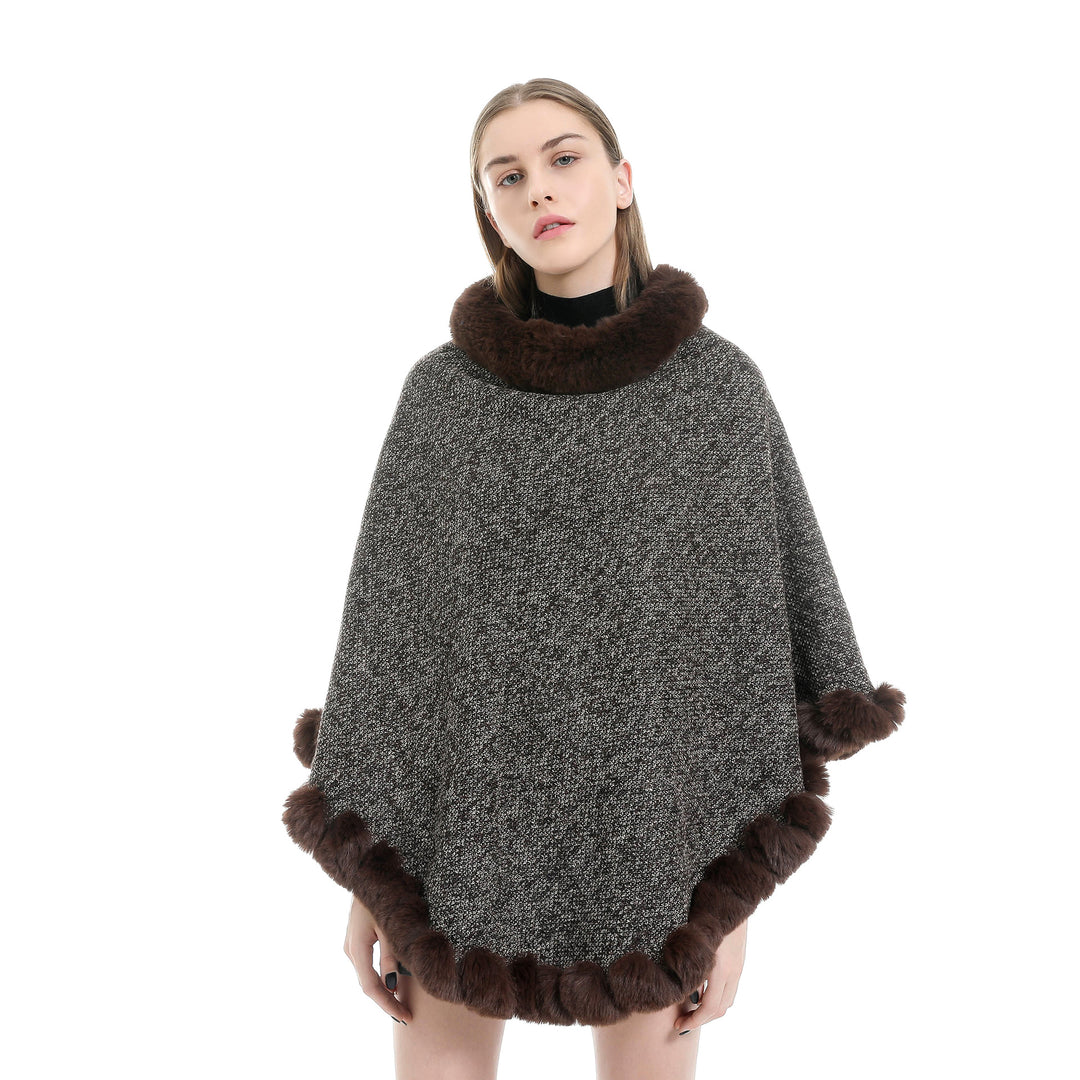 Damen Fein gestrickter Ruana-Poncho mit Kunstfellbesatz und asymmetrischem Saum – Célinea