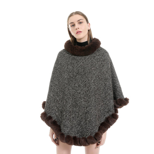Damen Fein gestrickter Ruana-Poncho mit Kunstfellbesatz und asymmetrischem Saum – Célinea