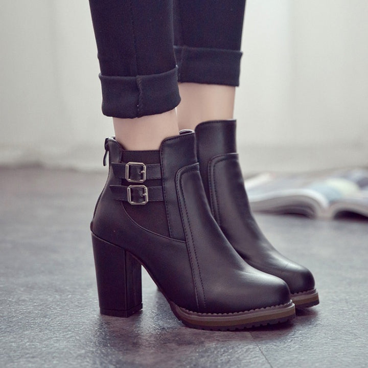 Damen nan knöchelhohe Stiefelette mit hohem Blockabsatz, zwei verstellbaren Riemen und profilierter Laufsohle Echo Archiv