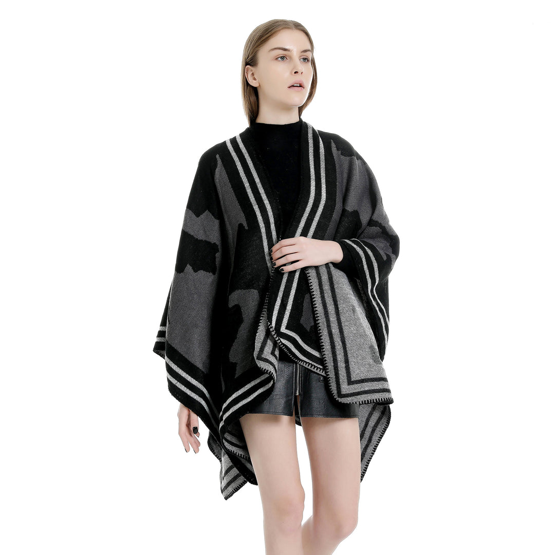 Damen Oversize-Feinstrick-Ruana mit abstraktem Jacquard und kontrastierter Kantenbordüre – Veloura