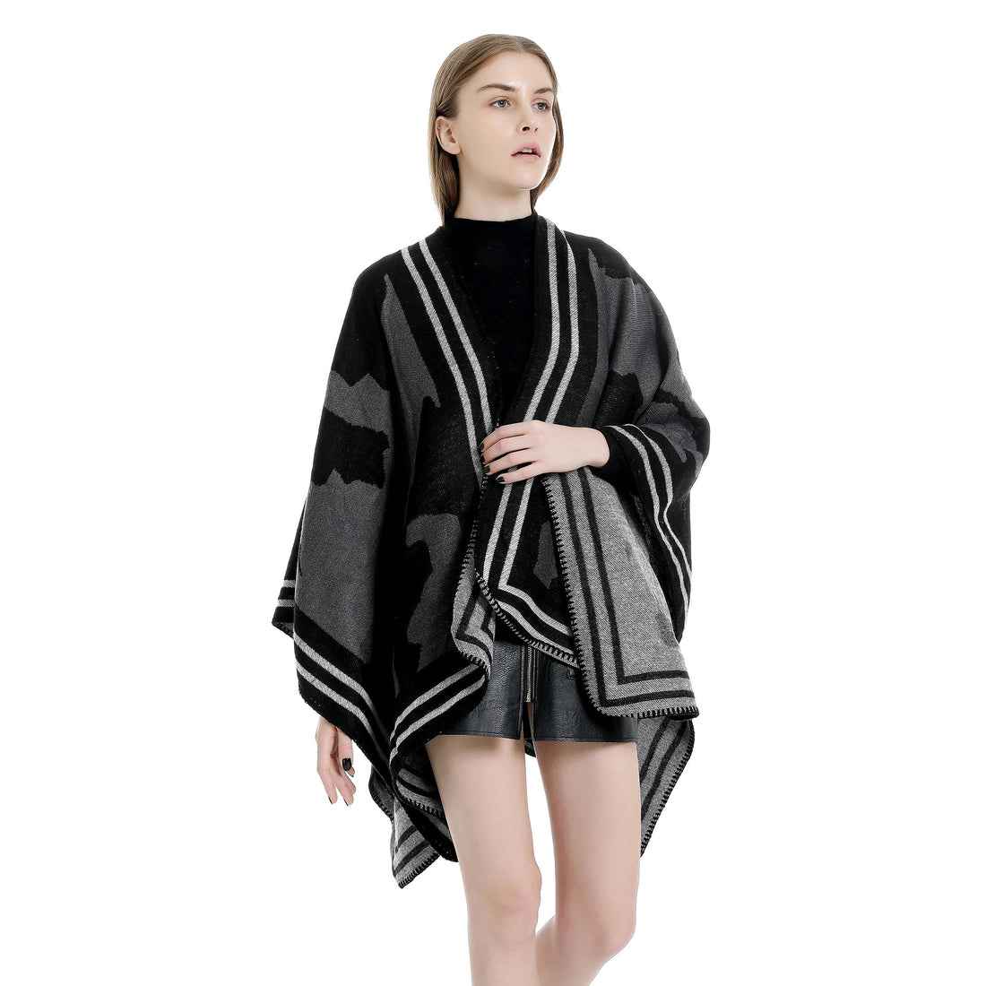 Damen Oversize-Feinstrick-Ruana mit abstraktem Jacquard und kontrastierter Kantenbordüre – Veloura