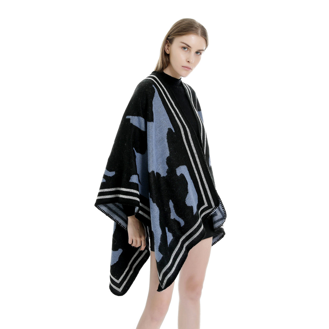 Damen Oversize-Feinstrick-Ruana mit abstraktem Jacquard und kontrastierter Kantenbordüre – Veloura
