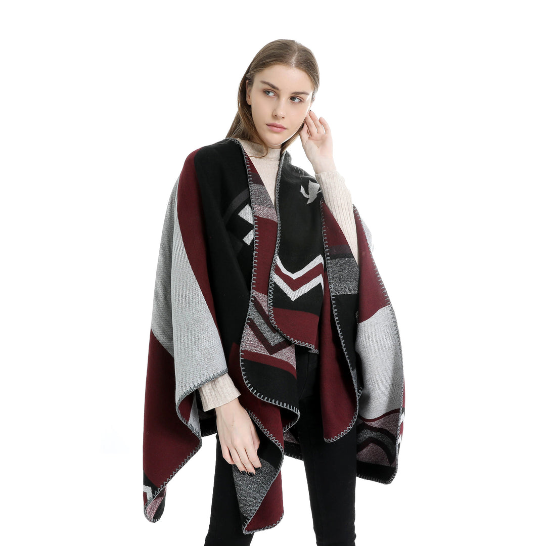 Damen Geometrischer Jacquard‑Ruana‑Überwurf mit V‑Ausschnitt und Zierstichkante – Célinea