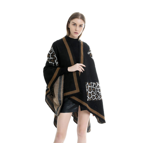 Damen Wolloptik-Kimono-Ruana mit Leopardenjacquard und kontrastierter Bordüre – Célinea