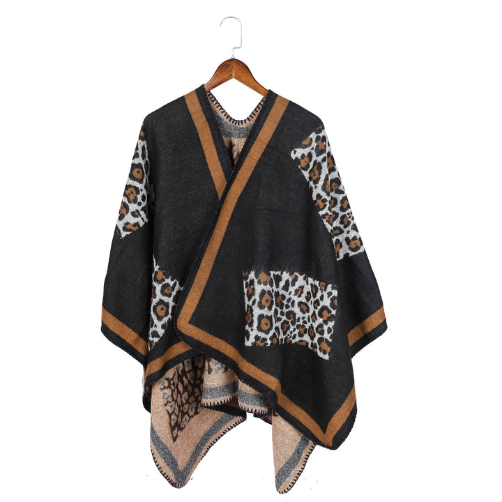 Damen Wolloptik-Kimono-Ruana mit Leopardenjacquard und kontrastierter Bordüre – Célinea