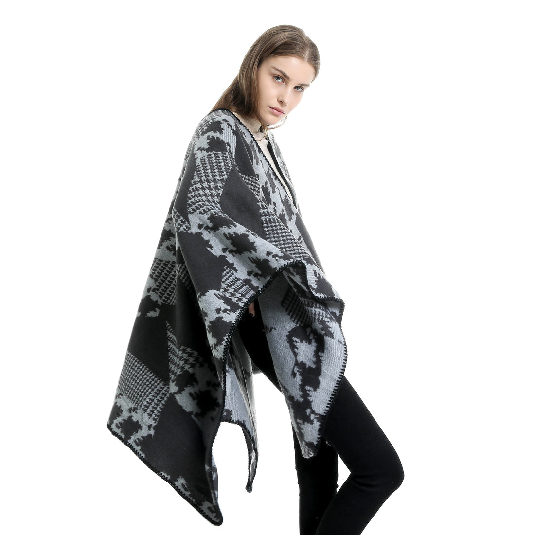Damen Cape‑Poncho im Ruana‑Schnitt mit dekorativer Kettelkante und zweifarbiger Jacquardstruktur – Montévia