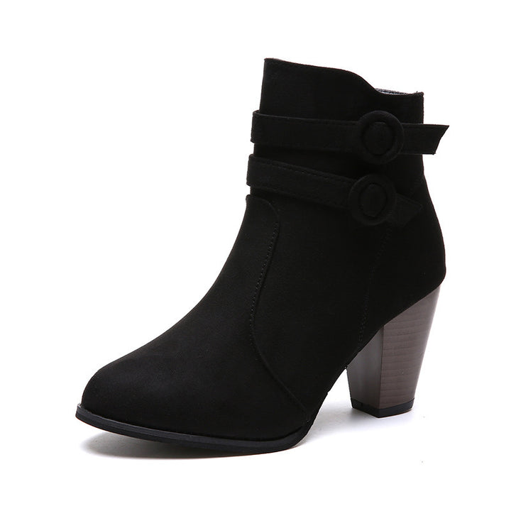 Damen nan elegante Kurzstiefelette in Veloursoptik mit doppelt umlaufendem Zierriemen und konisch gestapeltem Absatz Echo Archiv