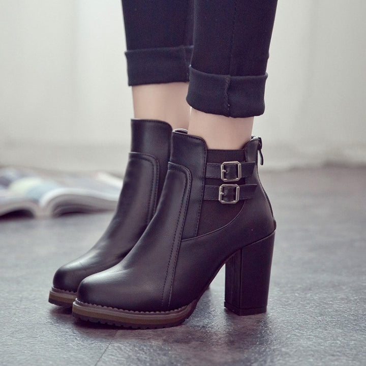 Damen nan knöchelhohe Stiefelette mit hohem Blockabsatz, zwei verstellbaren Riemen und profilierter Laufsohle Echo Archiv