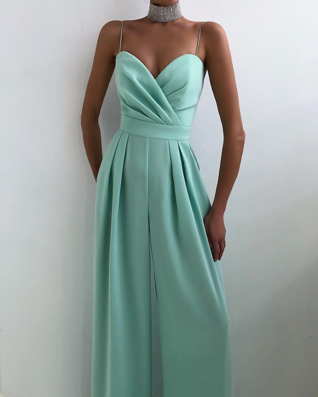 Echoarchiv | Damen Eleganter Fließender Jumpsuit mit Spaghettibändern für Festliche Anlässe