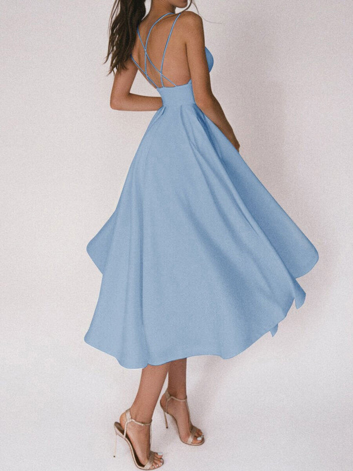 Echoarchiv | Grace Das Elegante Trägerkleid mit V-Ausschnitt