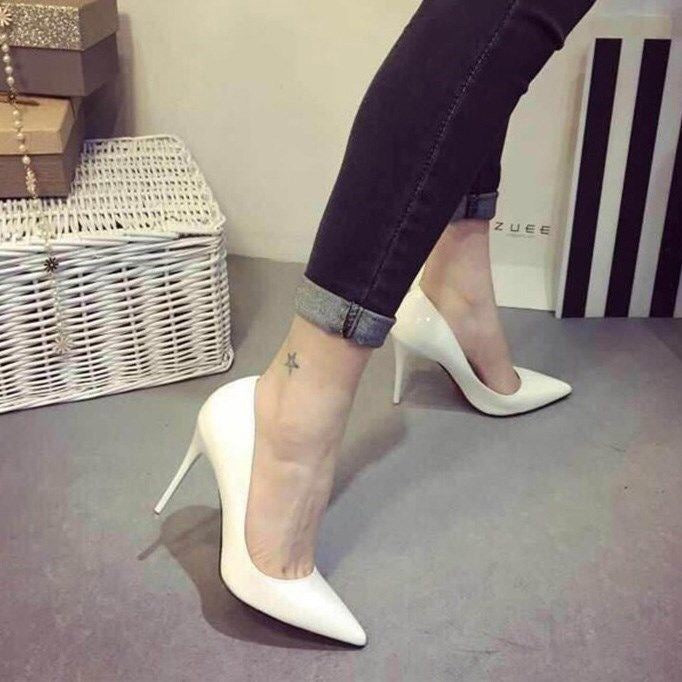 Damen Elegante Hochglanz-Pumps mit Schmaler Silhouette und Komfortablem Innenfutter Echoarchiv