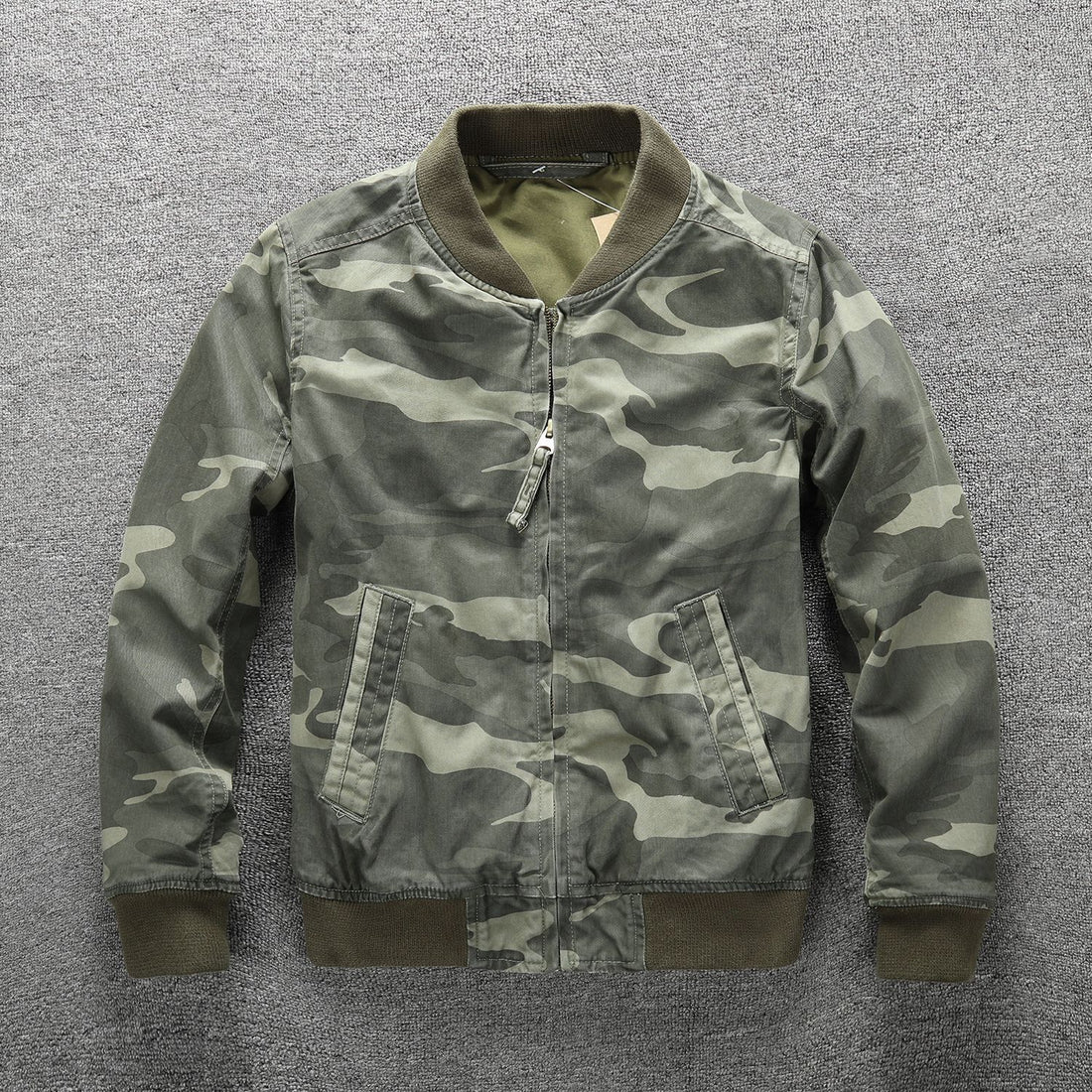 Herren Bomberjacke im Camouflage-Design Echoarchiv