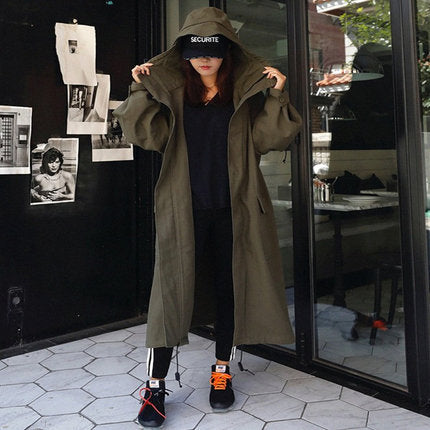 Damen Langer Oversize‑Parka mit extragroßer Kapuze, Tunnelzugtaillen und Pattentaschen – Célinea