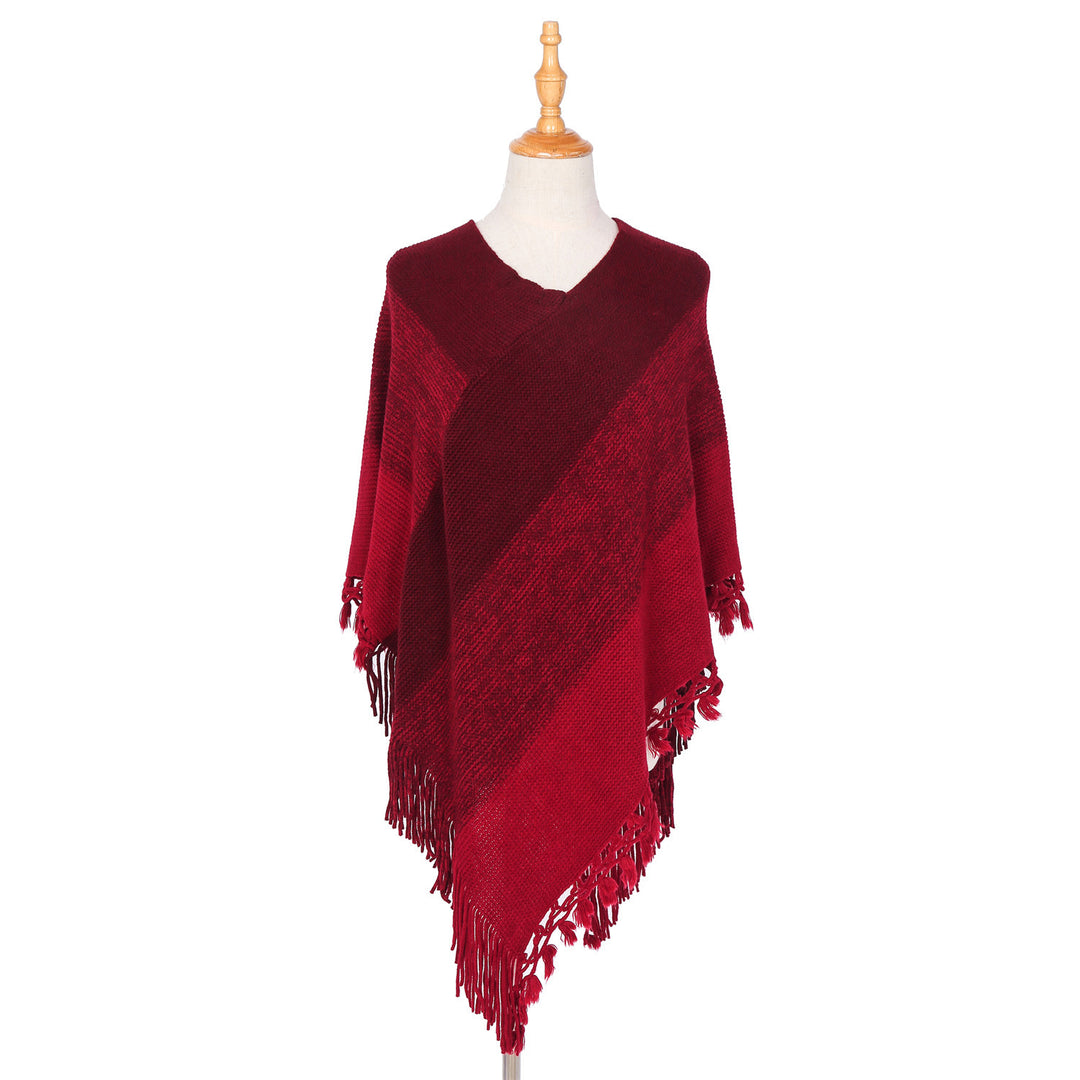Damen Strick‑Ruana‑Poncho mit V‑Ausschnitt, asymmetrischem Zipfel und gehäkelten Fransen – Veloura