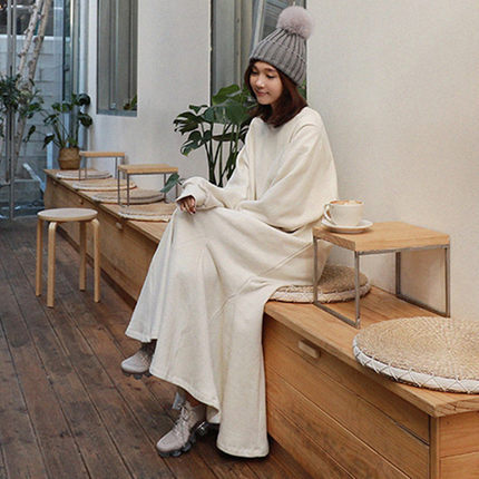 Damen Oversize-Fleece-Maxikleid mit Kapuze und Eingrifftaschen Echoarchiv