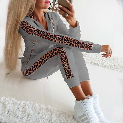Damen Kapuzen-Jogginganzug im Slim-Fit mit kontrastierenden Leoparden-Streifen Echo Archiv