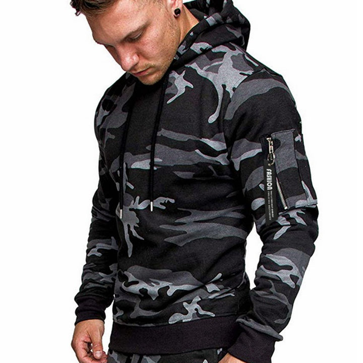 Herren Slim-Fit Kapuzenpullover mit Ärmeltasche und Reißverschluss-Detail Echo Archiv