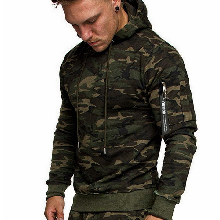 Herren Slim-Fit Kapuzenpullover mit Ärmeltasche und Reißverschluss-Detail Echo Archiv