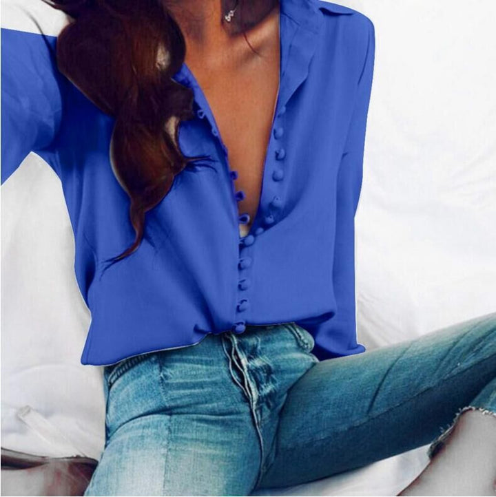 Damen nan seidige V-Bluse mit verdeckter Stoffknopfleiste und legerer Passform Echo Archiv