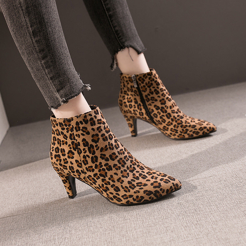 Damen nan spitze Knöchelstiefelette in Wildlederoptik mit schmalem Stilettoabsatz und seitlichem Reißverschluss Echo Archiv