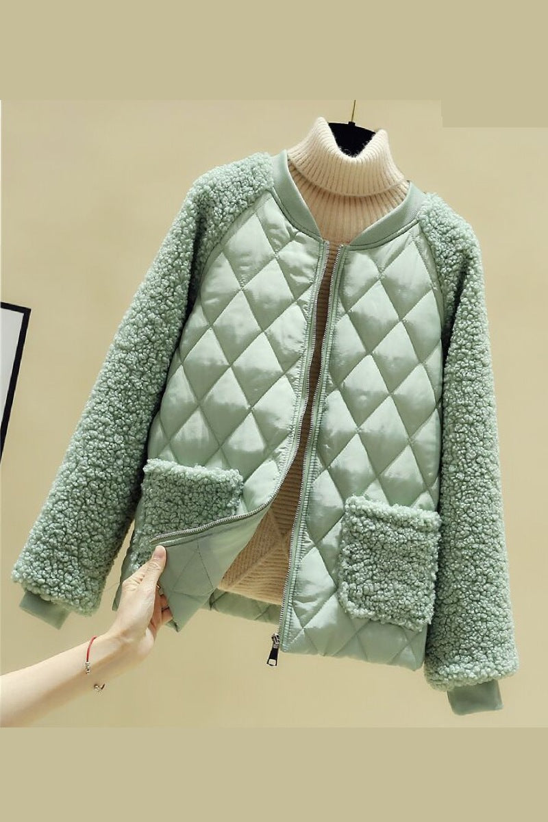 Damen gesteppte Teddyjacke mit Sherpa-Ärmeln, durchgehendem Reißverschluss und aufgesetzten Taschen – Célinea
