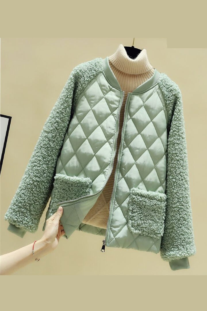 Damen gesteppte Teddyjacke mit Sherpa-Ärmeln, durchgehendem Reißverschluss und aufgesetzten Taschen – Célinea