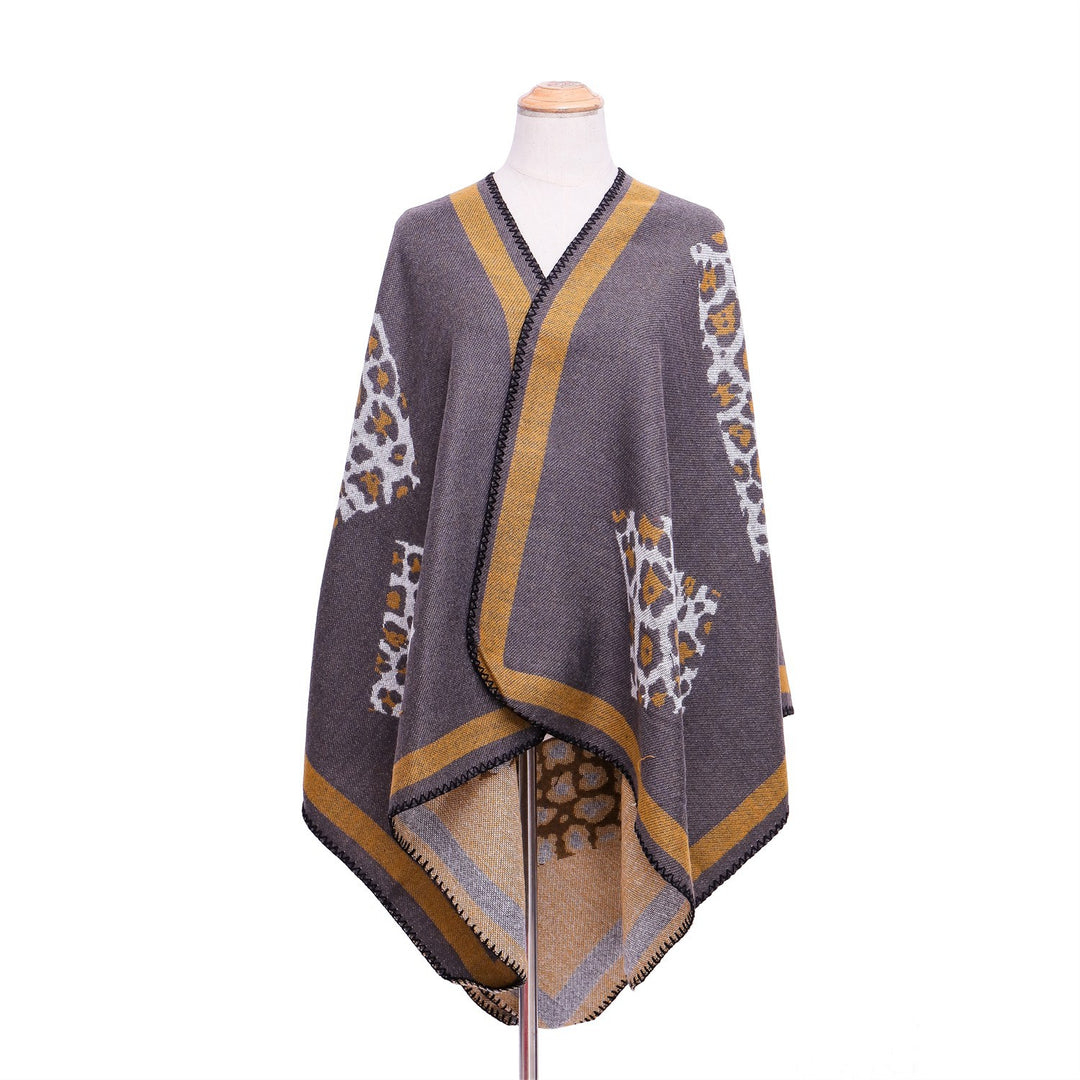 Damen Wolloptik-Kimono-Ruana mit Leopardenjacquard und kontrastierter Bordüre – Célinea