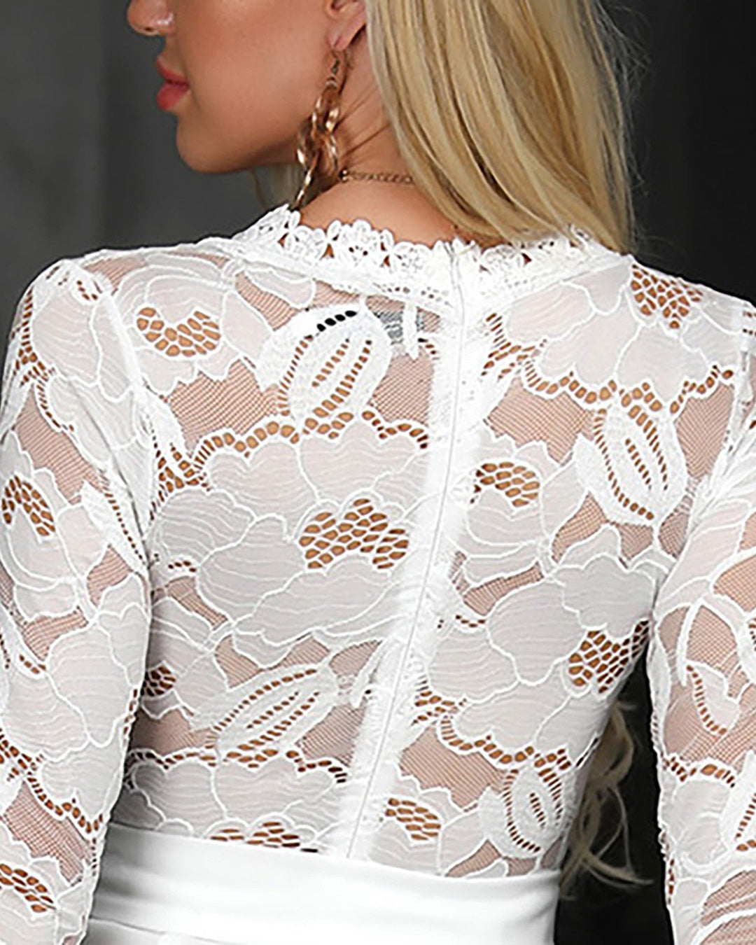 Damen Eleganter Jumpsuit mit Spitzenoberteil und taillierten Details Echoarchiv