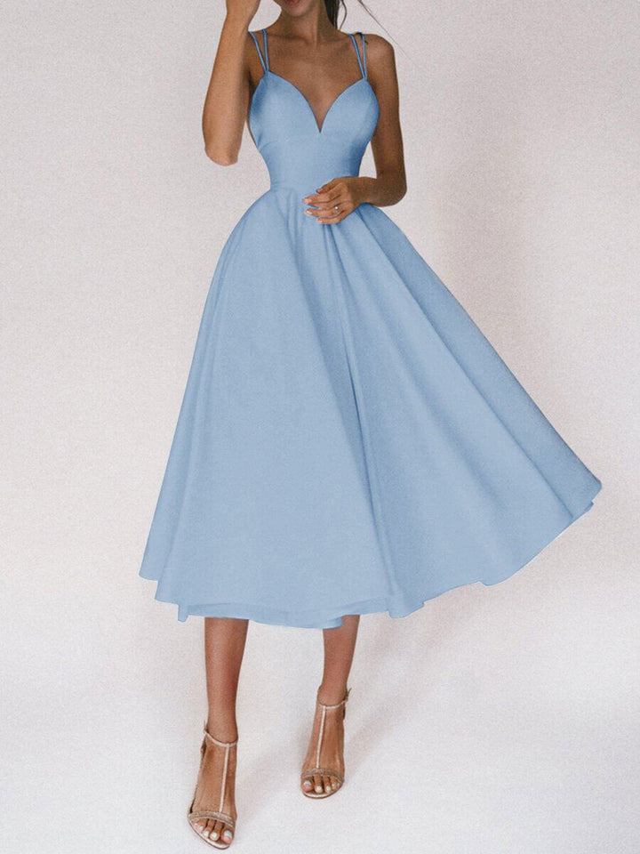 Echoarchiv | Grace Das Elegante Trägerkleid mit V-Ausschnitt