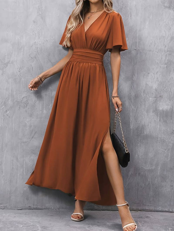 Echoarchiv – kleid mit rüschenkragen und plissierter taille