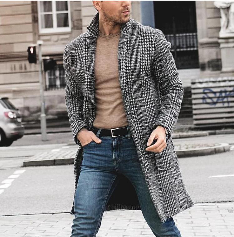 Herren eleganter Langblazer mit klassischem Karomuster und modernen Details Echoarchiv