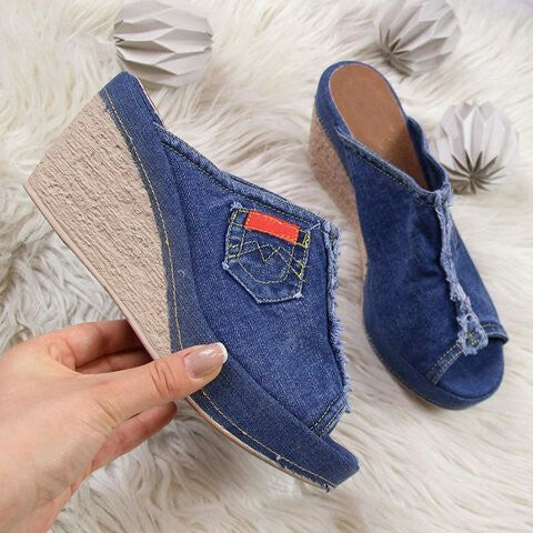 Damen nan Jeans-Pantolette mit offener Zehenpartie, fransigem Saum und Bastkeilabsatz Echo Archiv