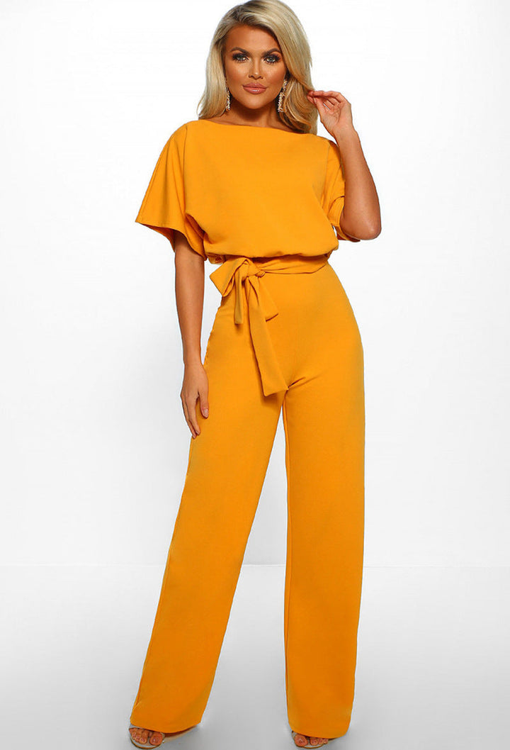 Damen elegantes Set bestehend aus fließender Bluse und weit geschnittenen Hosen Echoarchiv