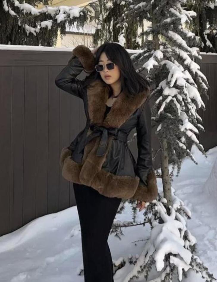 Echoarchiv | Damen Winterjacke mit Kunstfell und Gürtel