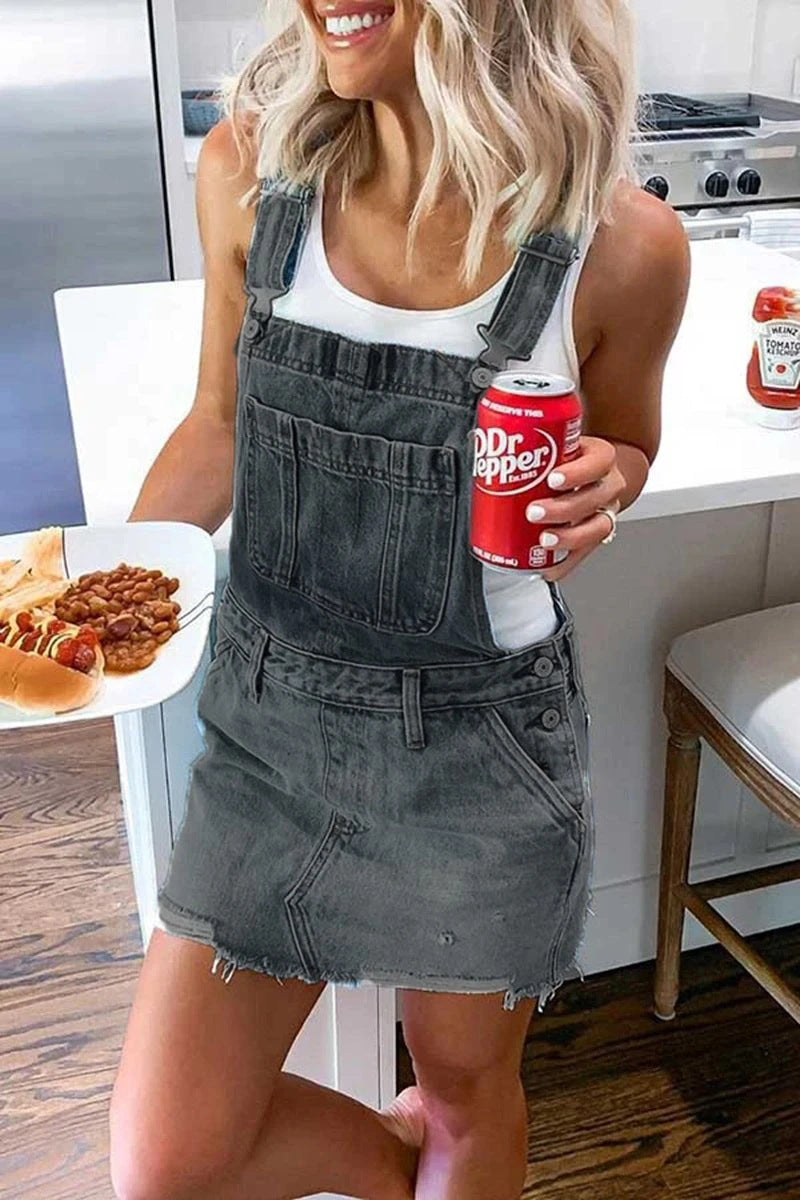 Damen Latzkleid aus hochwertigen Denim mit stylischen Knopfdetails Echoarchiv
