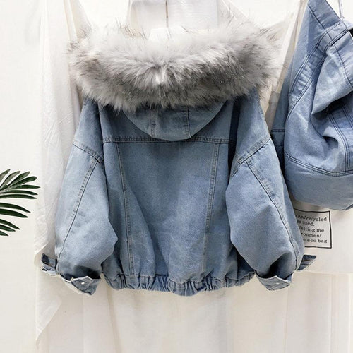Gefütterte Jeansjacke mit großem Fellkragen