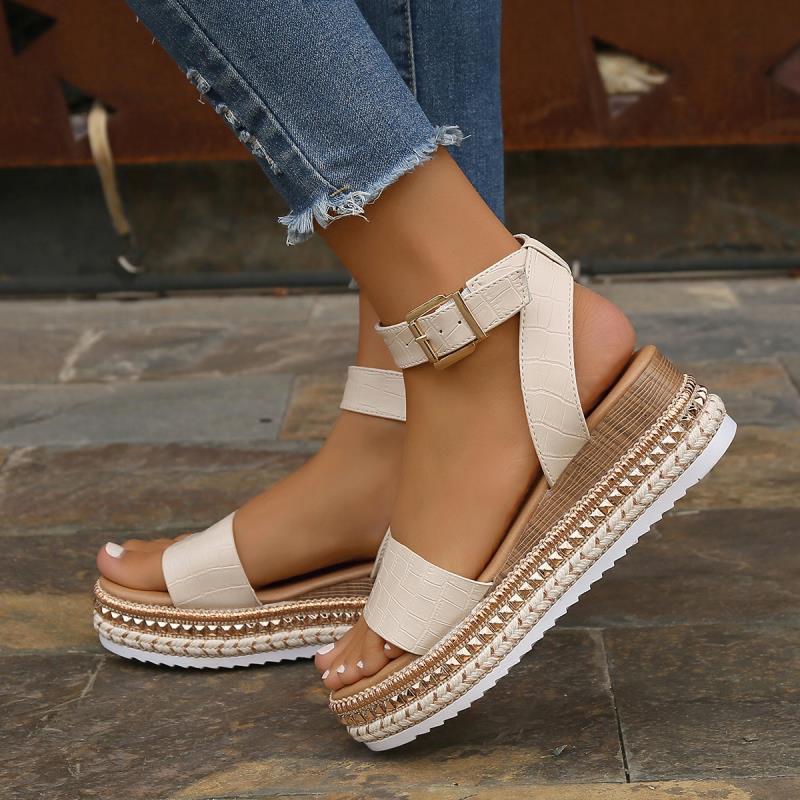 Echoarchiv | Sommer Sandalen mit Schnallenriemen und PlatEchoarchivu