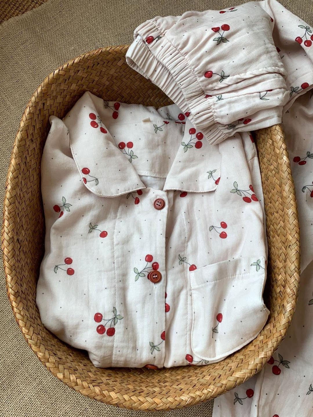 Damen-Pyjama-Set aus Baumwoll-Doppelgaze mit Kirschmuster