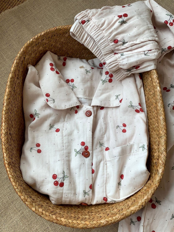 Damen-Pyjama-Set aus Baumwoll-Doppelgaze mit Kirschmuster
